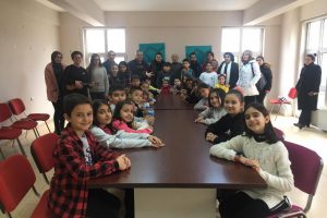 Bursa Nil&uuml;fer'de &ccedil;ocuklar "Rengarek D&uuml;şler"de buluşuyor