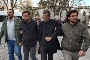 Cinsel ilişki tuzaklı gasp zanlıları adliyede