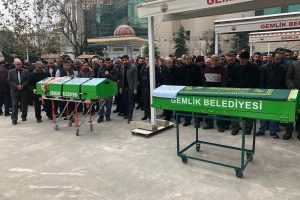 Bursa'da cinayet kurbanı abla-kardeş toprağa verildi
