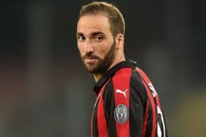 Gonzalo Higuain yarın Chelsea forması giyecek
