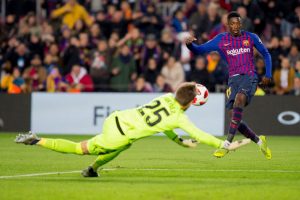 Dembele 15 g&uuml;n sahalardan uzak kalacak