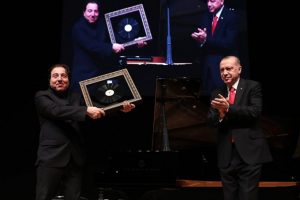 Fazıl Say'ın babası: Biraz &uuml;rk&uuml;yor...