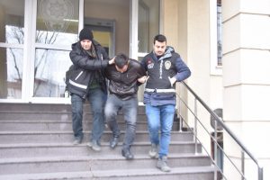 Otomobille evinden alıp, ensesinden vurarak &ouml;ld&uuml;rm&uuml;şler