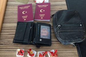 Yeni aldığı aracın i&ccedil;inde buldu! İlk işi bu oldu
