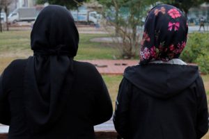 Anne ve kızları &ouml;ld&uuml;r&uuml;lme korkusuyla yaşıyor!