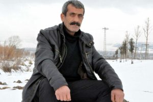 Bulduğu fotokapanı evine g&ouml;t&uuml;r&uuml;nce...