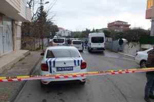 5 katlı binanın &ccedil;atısından atlayan bir kişi hayatını kaybetti
