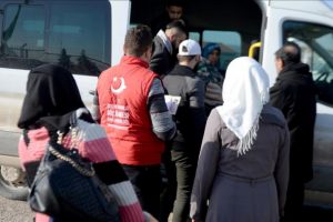 Suriyeliler &uuml;lkelerine d&ouml;n&uuml;yor