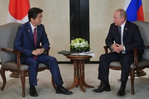 Putin ve Abe bir araya geldi