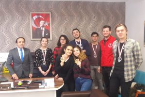 Gen&ccedil;lik merkezlerinde ''sosyal medyadan sosyal meydana''