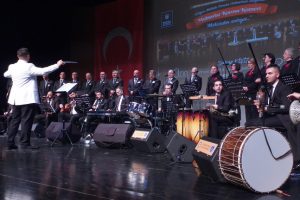 Bursa'da muhtarlar korosu dinleyenleri coşturdu