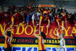 Galatasaray 4'l&uuml; final turuna y&uuml;kseldi