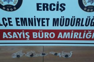 Oğluna uyuşturucu taşıtan baba tutuklandı
