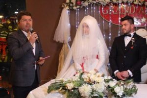 Feci kaza! Arıza yapan otomobili iterken can verdi