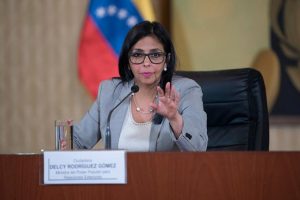 Venezuela'dan ABD Başkan Yardımcısı Pence'e 'işine bak' cevabı