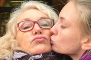 Yasemin Allen ile annesi hasret giderdi