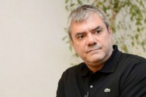 Yılmaz &Ouml;zdil'in kitabı satışa sunuldu, yayınevinin sitesi &ccedil;&ouml;kt&uuml;