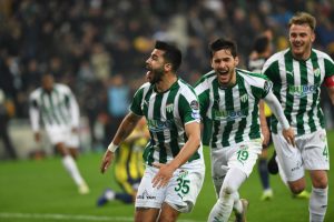 Timsah son 15 dakikada 6 puan aldı!