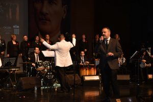Bursa'da Roman orkestrası &ccedil;aldı, Başkan Aktaş s&ouml;yledi
