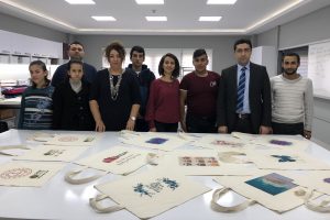 Bursa'da engelli &ouml;ğrenciler 'Sıfır Atık' i&ccedil;in bez &ccedil;anta &uuml;retiyor