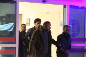 15 bin liralık gıda maddesi y&uuml;kl&uuml; kamyoneti &ccedil;alanlar yakalandı