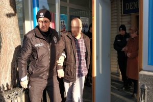 Anaokulu &ouml;ğrencisini serviste unutan şof&ouml;r ve hostese g&ouml;zaltı
