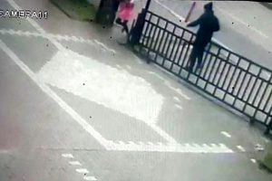 Kız &ccedil;ocuğunu ka&ccedil;ırmaya &ccedil;alışan kişiye g&ouml;zaltı