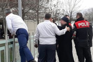 Kocaeli B&uuml;y&uuml;kşehir Belediyesi hizmet binasına silahlı saldırı