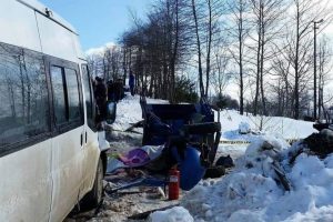 Minib&uuml;sle patpat &ccedil;arpıştı: 1 &ouml;l&uuml;, 1 yaralı