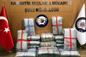 Ş&uuml;pheli ara&ccedil;tan 3 kilo 680 gram uyuşturucu &ccedil;ıktı