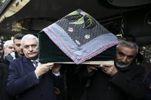 Binali Yıldırım cenazeye t&ouml;renine katıldı