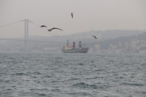 Rus askeri kargo gemisi İstanbul Boğazı'ndan ge&ccedil;ti