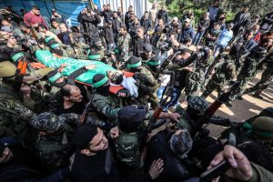 İsrail saldırısında şehit d&uuml;şen Filistinli toprağa verildi