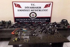 Diyarbakır polisinden silah ka&ccedil;ak&ccedil;ılarına operasyon