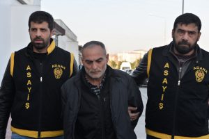 Eşinin bı&ccedil;aklayarak &ouml;ld&uuml;rd&uuml;, tıraş olurken yakalandı