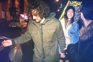 Dilan &Ccedil;i&ccedil;ek Deniz ile Birkan Sokullu el ele