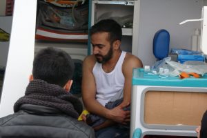 Otob&uuml;ste "y&uuml;ksek sesli m&uuml;zik" tartışması: 3 yaralı