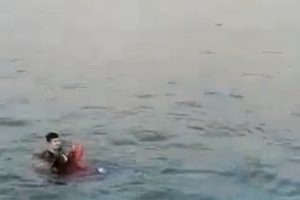 Gen&ccedil; kız polis tarafından b&ouml;yle kurtarıldı