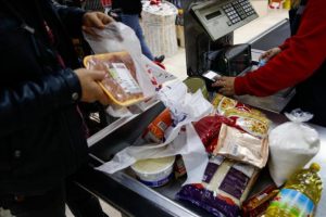Marketlerdeki fiyatların d&uuml;şmesi i&ccedil;in 'sıfır g&uuml;mr&uuml;k vergisi' &ouml;nerisi
