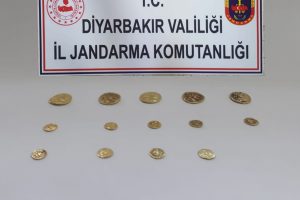 Roma d&ouml;nemine ait 14 sikke ile heykel ele ge&ccedil;irildi