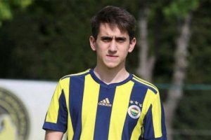 Chelsea ve Manchester United &Ouml;mer'in peşinde