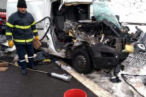 Kamyonet TIR'a &ccedil;arptı: 1 &ouml;l&uuml;, 1 yaralı