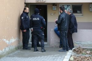 Bursalı usta oyuncu Erkan Can'ın ağabeyi evinde ölü bulundu