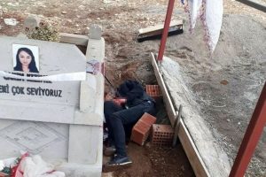 T&uuml;fekle mezarlıkta canına kıydı