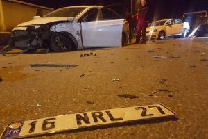Bursa'da iki otomobil kafa kafaya &ccedil;arpıştı: 3 yaralı