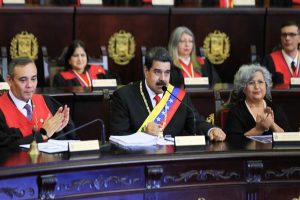 Maduro: Bir kukla ile Venezuela'ya m&uuml;dahale etmek istiyorlar