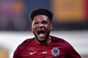 Galatasaray'da Tetteh i&ccedil;in temas s&uuml;r&uuml;yor