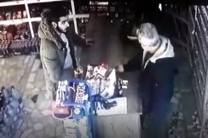 Bursa'da cinayet g&uuml;venlik kameralarına yansıdı