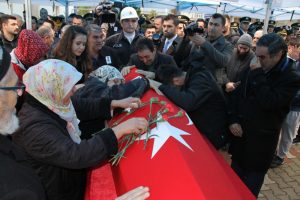Kazada şehit olan trafik polisi g&ouml;zyaşlarıyla uğurlandı