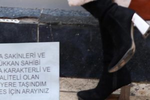 'Topuklu ayakkabı' engel oldu! Bu notu bırakıp iş yerini taşıdı